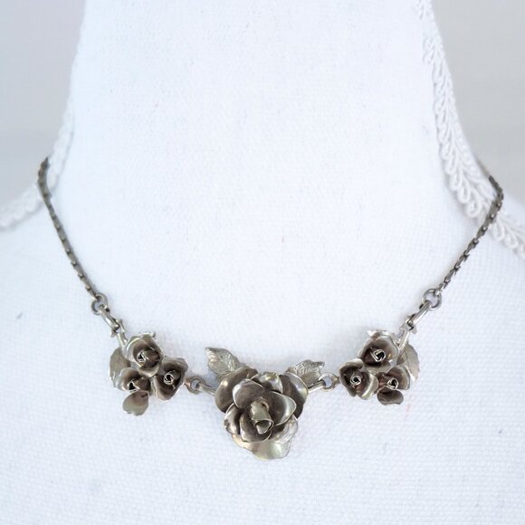 Vintage Jewelry - Vintage 80s Silver Tone Tin Formed Rose Necklace